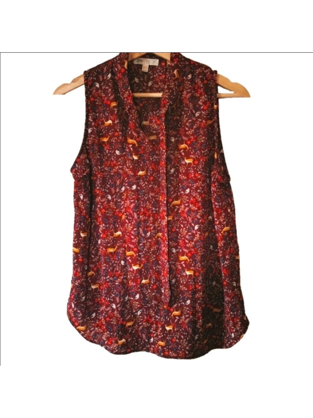 Women's love FIRE burgundy forest pattern sleeveless top. Size small. EUC